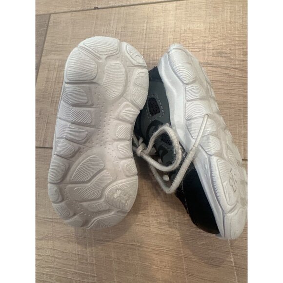 UNDER ARMOUR BABY SIZE 4 SNEAKERS SHOES BLACK - Picture 4 of 5